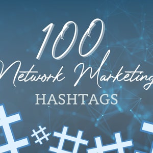 Może przedstawiać: Niebieskie tło z białym geometrycznym wzorem. Tekst "100 Network Marketing Hashtags" jest napisany na biało. W prawym dolnym rogu obrazu znajduje się kilka białych symboli hashtag.