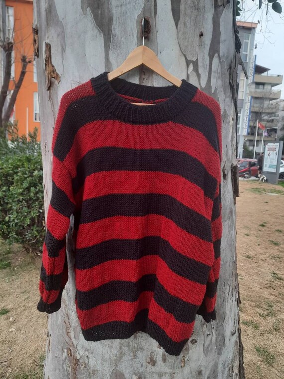 Género Adjunto archivo grua Suéter de punto Freddy Krueger jersey a rayas rojas y negras - Etsy España