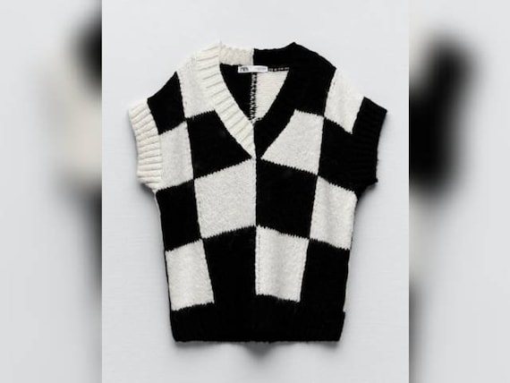 ベスト+ジレ ORTEGA MOTIF HAND KNIT VEST Handknit Wednesday Addams Vest, Black and White Checkered Sweater