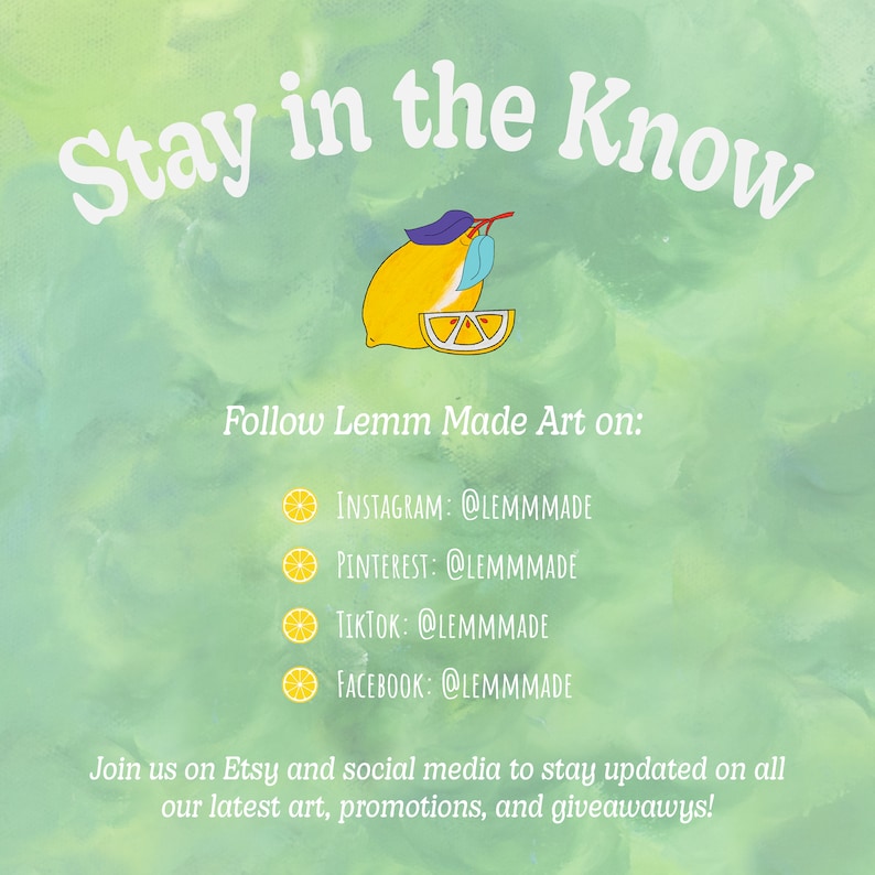 Pu&ograve; includere: Uno sfondo acquerellato verde con il testo "Stay in the Know" in bianco. Un limone giallo con una foglia verde si trova nell'angolo in alto a destra. Il testo "Follow Lemm Made Art on:" &egrave; sotto il limone. Le maniglie dei social media per Instagram, Pinterest, TikTok e Facebook sono elencate sotto il testo.