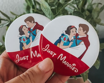 Just married Disney badge | Disney couple badge | Disney wedding | Disney button pins | Snow White Button pin | Snow White price charming