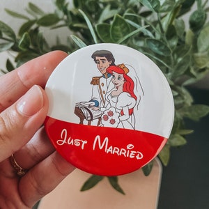 Just married Disney badge | Disney couple badge | Disney little mermaid wedding  | Disney button pins | little mermaid badges