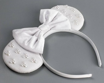 Minnie Mouse ears for Bride | Disney Bride ears | Disney Bride accessories | Minnie Bride ears