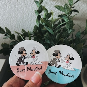 Just married Disney badge | Disney couple badge | Disney wedding | Disney button pins | Mickey and Minney Button | Mickey and Minnie Badge