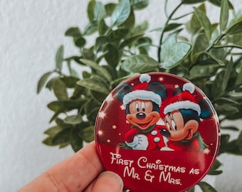 Primo Natale come Mr e Mrs Disney distintivo / Pulsante coppia Disney / Spille Disney / Spilla Natale Disney / Topolino e Minnie