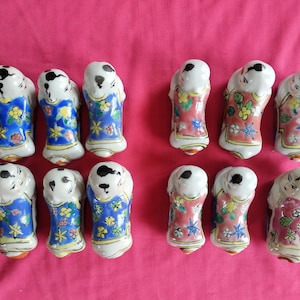 Vintage Chinese famille rose.Hand-painted Vintage Chinese Blue and Pink Set of 12 Porcelain Children&#39;s/Regular Patterns, Chopsticks, Knives