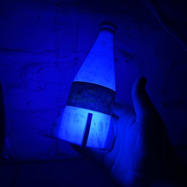 Nuka-Cola Quantum Bottle Night Light, Fallout inspired LED Lamp, Fan Art Replica, Artifact