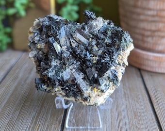Ejemplar de aegirina con cuarzo ahumado y ortoclasa, mineral de Malawi
