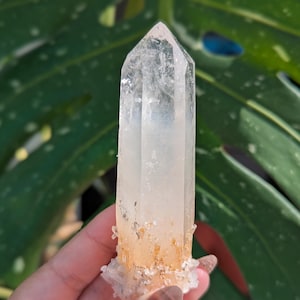 Blå rökkvartskristall, råa och naturliga kvartspunkter, kvartskristaller från Colombia, kristaller för meditation, samlarkvartsprov