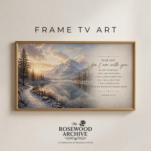 Puede incluir: Una impresión artística enmarcada con un marco dorado. La obra de arte representa un paisaje montañoso nevado con un lago y el texto "FEAR NOT, for I am with you." El logotipo de Rosewood Archive está en la parte inferior.