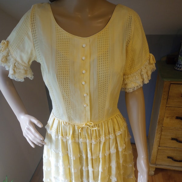 Mid century fit and flare full skirt, yellow, ruffles , lace, dress, women's  medium