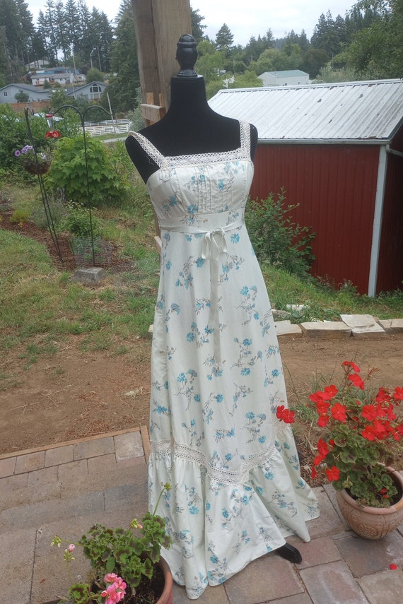 Gorgeous 1960/70 boho floral sun dress, (same styl