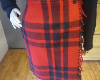 1990s Rot-schwarz karierter Mini-Wickelrock aus Wolle, Made in USA, Damen M