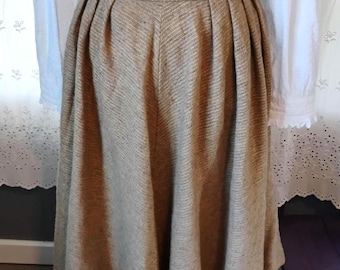 Mid Century Rock aus klassischem Acryl und Wolle. Midi. Plissee, Rockabilly style. Damen klein. Hellbraun.