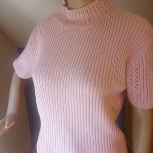 Vintage 1970s/1980s pink, short sleeve, summer pullover cotton sweater.  Women&#39;s  medium
