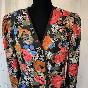 1980-1990 Silk Studio Floral Blazer, shorter jacket, city wear, glam, women&#39;s small to medium, puff sleeves