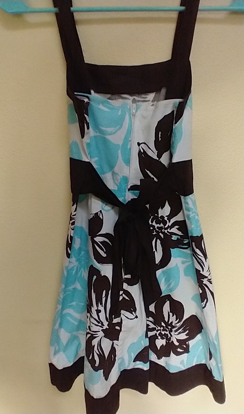 1970s floral sundress, women's extra small, blue, brown and white floral, fit and flare style, made in USA image 3