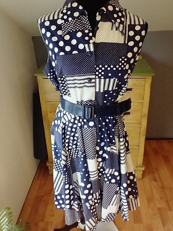 Fun 1970s Vintage fit and flare, polka-dot sleevel