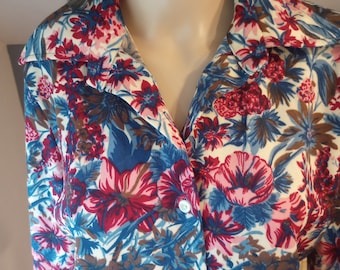 Fun 1970s disco collar polyester floral women's blouse, small size