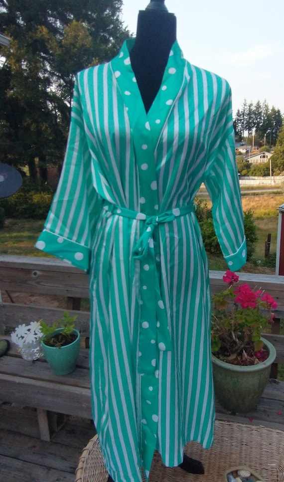 1970s Vintage Neiman Marcus Women's robe, green a… - image 1