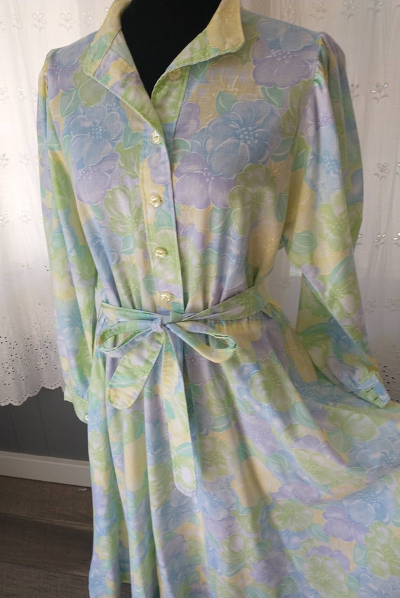 1970s handmade floral housedress, pastel colors, cott… - Gem