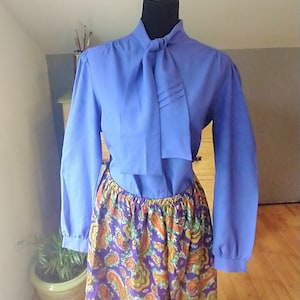 Paarse blouse uit het midden van de eeuw, stropdassen bij de nek, lange mouw, lichtgewicht poly, rockabilly, Ship n Shore,