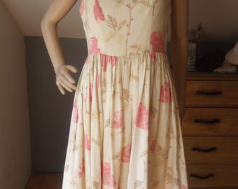Mid century fit and flare floral dress, sleeveless, cream background with pink roses, side zipper, women's small to medium.