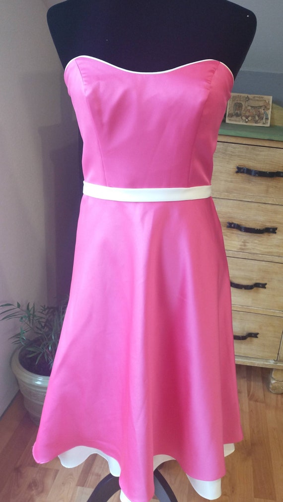 1950 style /2000s  Hot pink midi off shoulder fit 