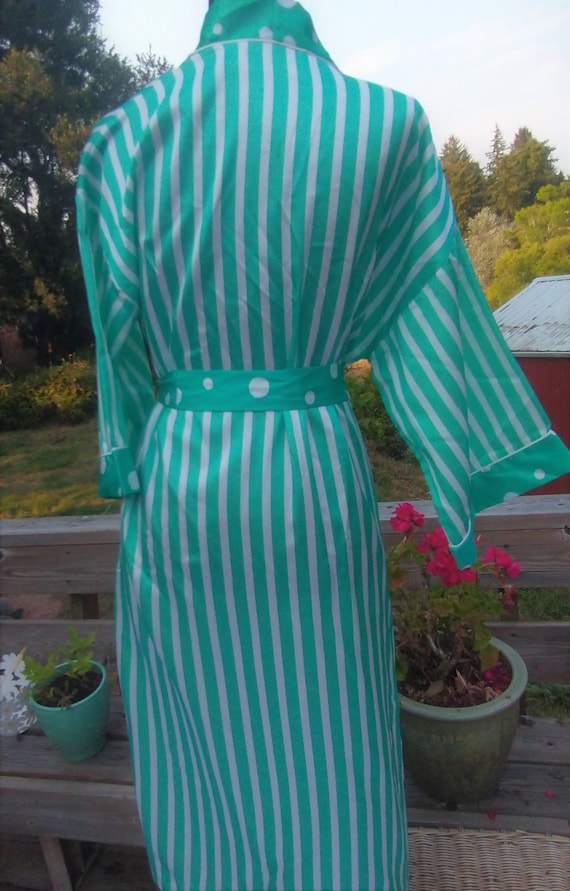 1970s Vintage Neiman Marcus Women's robe, green a… - image 7