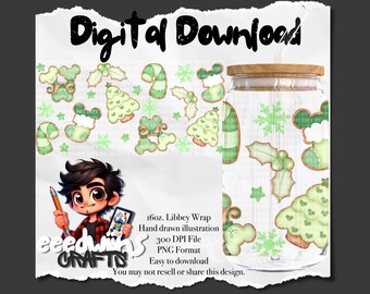 Op de afbeelding: Digitale download van een handgetekende illustratie met een groen-wit kerstthema. Het ontwerp bevat verschillende elementen, zoals snoepstokken, hulstbladeren en kerstboom. Het ontwerp is perfect voor gebruik op een 473 ml Libbey-wikkel.