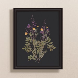 Impresión de flores silvestres, decoración académica oscura, arte de flores prensadas, arte de flores secas, impresión botánica negra, arte de pared oscuro, póster de impresiones digitales