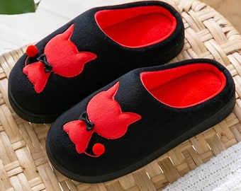women's slippers with cats on them