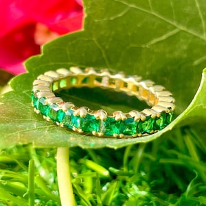 Dainty Emerald Eternity Band, Eternity Ring, Gift Idea, Birthstone Jewelry, Minimalist Emerald Ring, Stacking Emerald Ring, Gift For Her