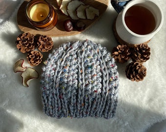 Knitted grey hat made with recycled plastic bottles
