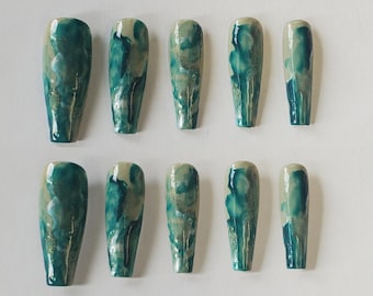 Green and glitter water color design / Reusable press on nails