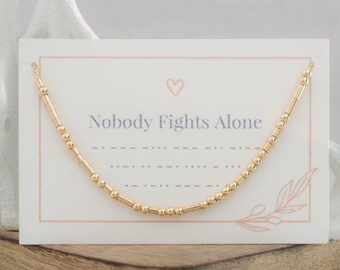 Collar de código Morse: Nadie lucha solo, plata de ley o chapado en oro