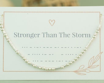 Collar con código Morse "Más fuerte que la tormenta" • Regalo de recuperación • Joyería inspiradora • Conciencia de la salud mental • Afirmación • Ánimo