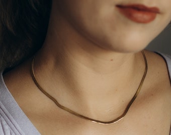 Silky band | narrow statement necklace for combining | stays beautiful for a long time | stainless steel | gold color | snake chain