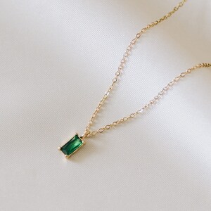 EMERALD | Minimalist gold-plated stainless steel chain with green zirconia pendant | cube pendant image 2