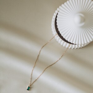 EMERALD | Minimalist gold-plated stainless steel chain with green zirconia pendant | cube pendant image 3