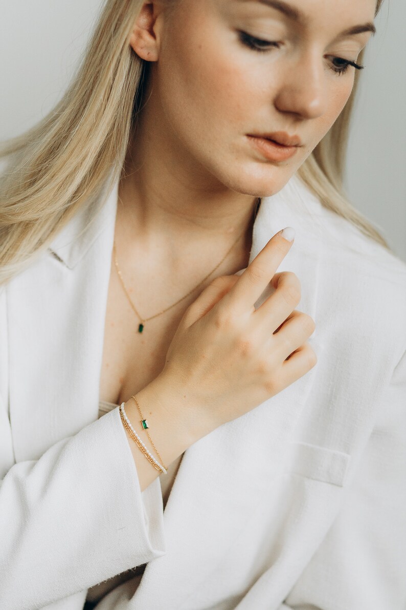 EMERALD | Minimalist gold-plated stainless steel chain with green zirconia pendant | cube pendant image 5