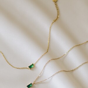 EMERALD | Minimalist gold-plated stainless steel chain with green zirconia pendant | cube pendant image 6