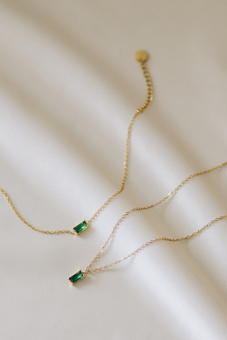 EMERALD | Minimalist gold-plated stainless steel chain with green zirconia pendant | cube pendant image 6