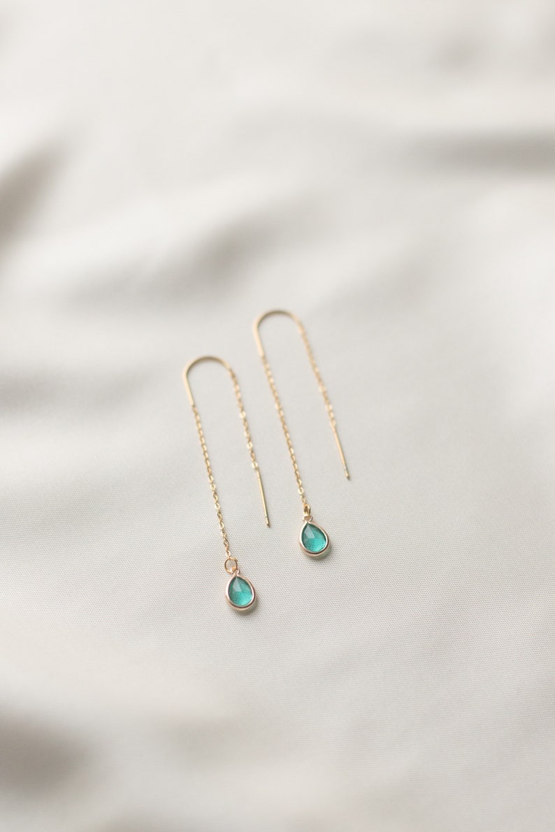 JADE Thread earrings / pull-through earrings in gold with drop-shaped pendant threader jade green aqua Hellblau