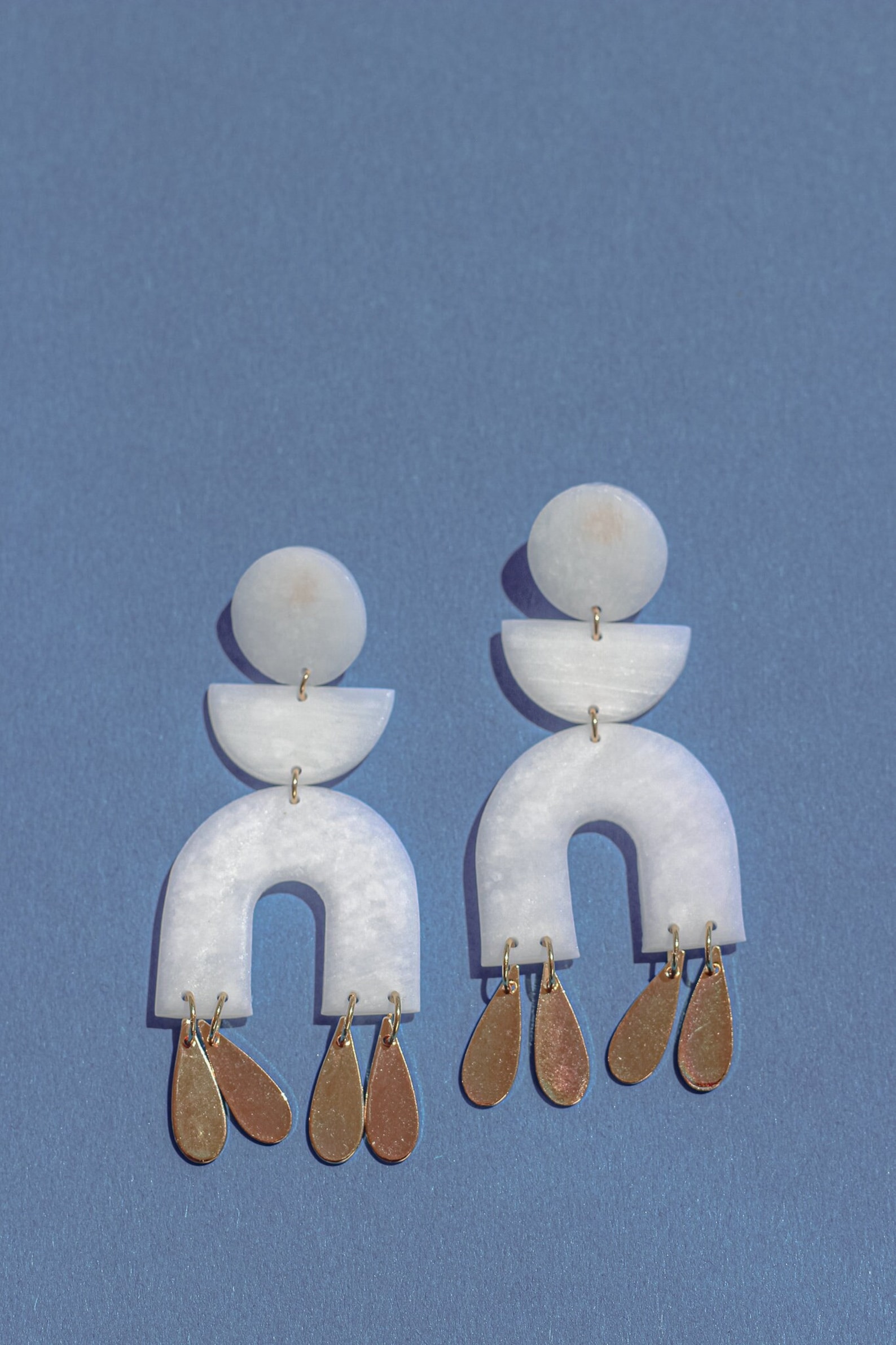 Boucles d'oreilles classes et imposantes sculptées à la main par dehis ...