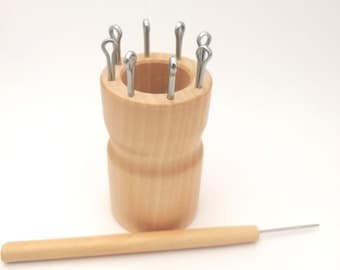 French Knitting doll, Wooden Spool, Knitting spool, French knitter, Round wood Knitter, Knit Dolly, Vintage Knitting, Tricotin,France spool