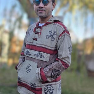 Handgemaakte hoodie met Nepalees symboolprint | Unisex ambachtelijke hoodie | Cultureel grafisch sweatshirt | Ethische handgemaakte kleding