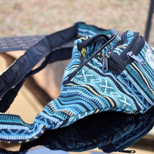 Borsa/marsupio/borsa porta soldi/borsa porta passaporto Namaste, unisex, colorata, alla moda, unica, fatta a mano in canapa biologica.