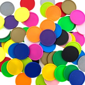 さまざまな色の空白のプラスチック コイン 29 mm