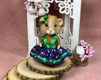 Needle Felted Mouse Ornament: Handmade Wool Miniature in Dress